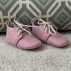 NWOT Pink leather girls shoes 3-6 months!